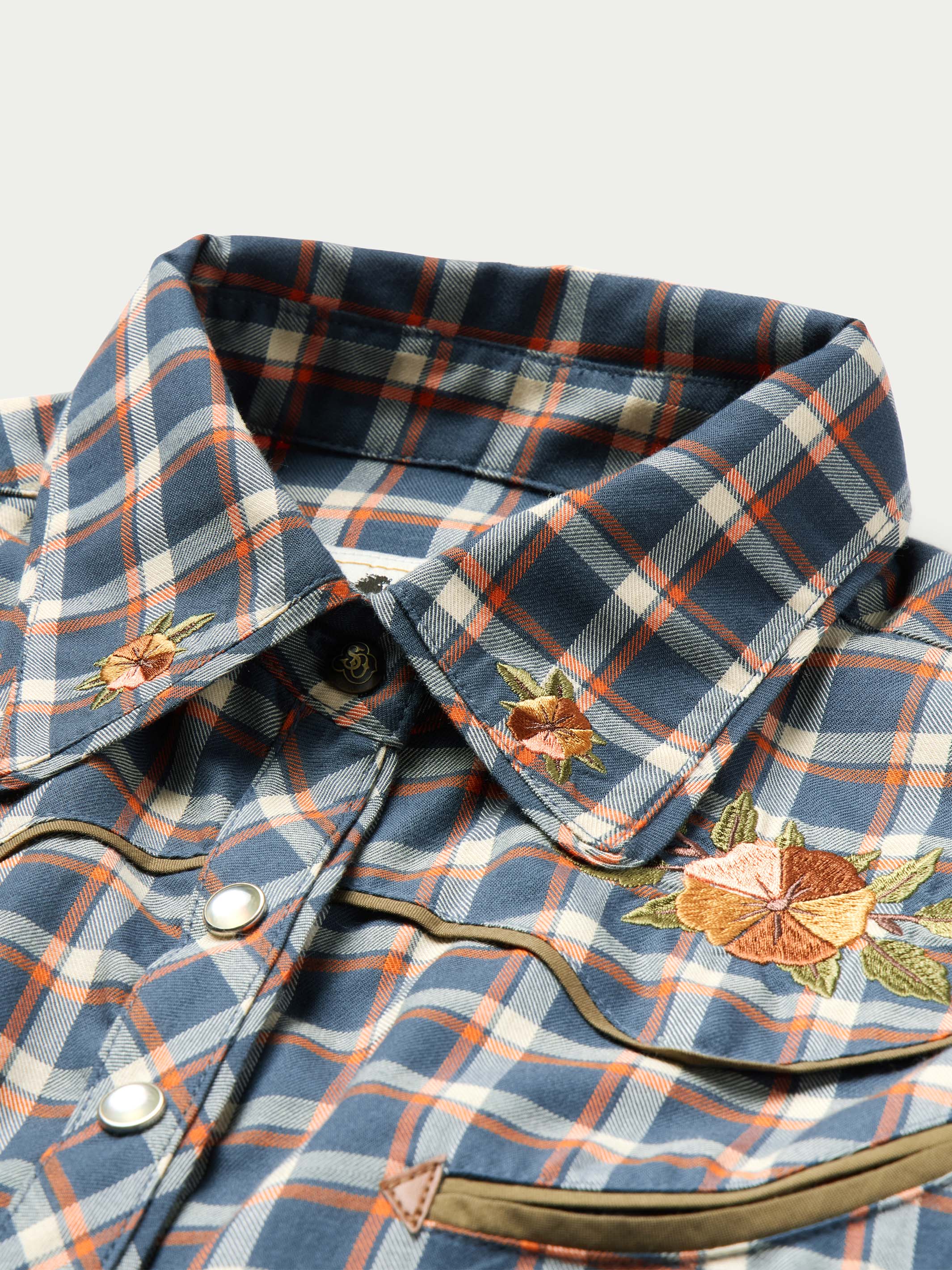Women's Embroidered Snap Shirt - Image 10