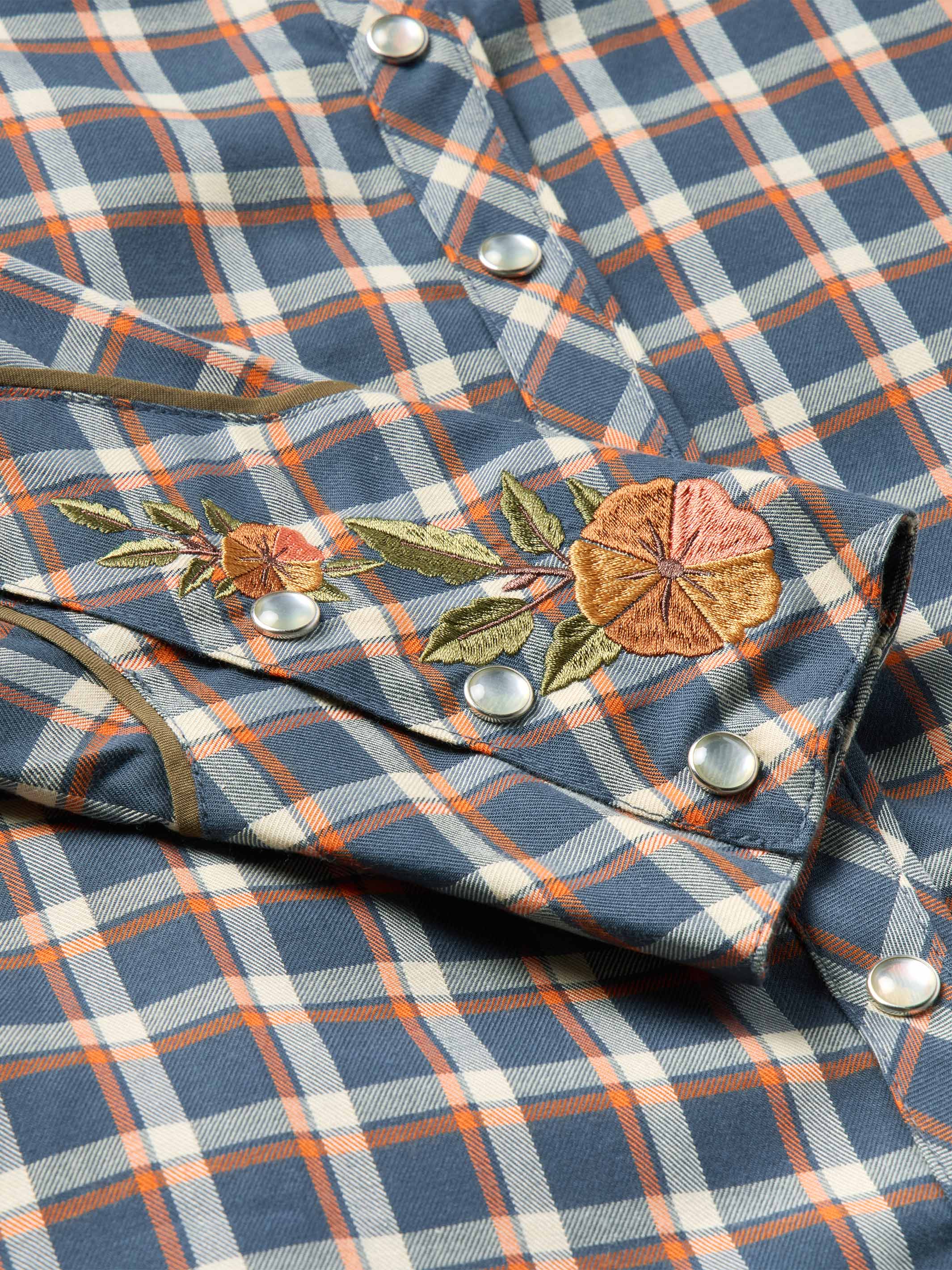 Women's Embroidered Snap Shirt - Image 11
