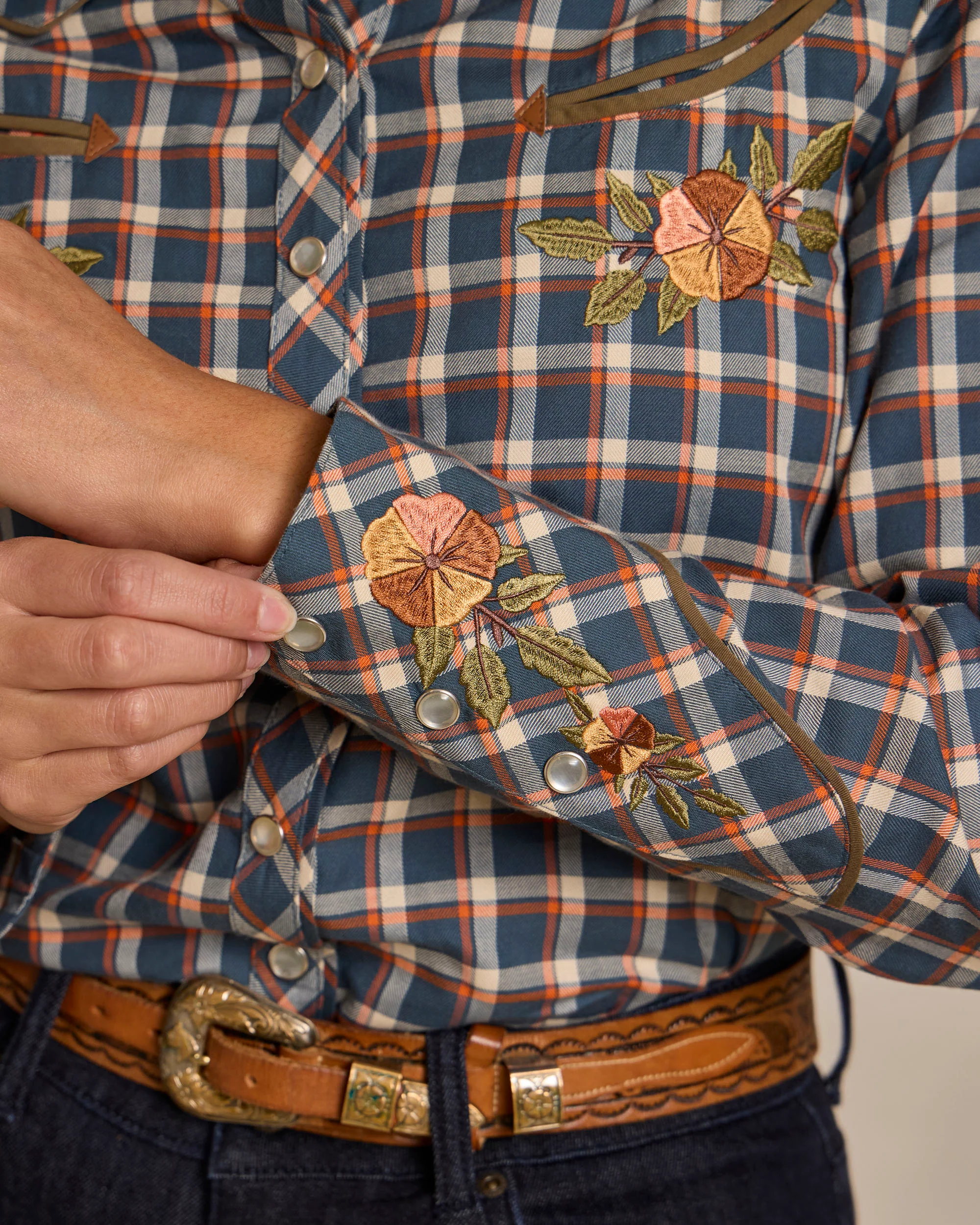 Women's Embroidered Snap Shirt - Image 4