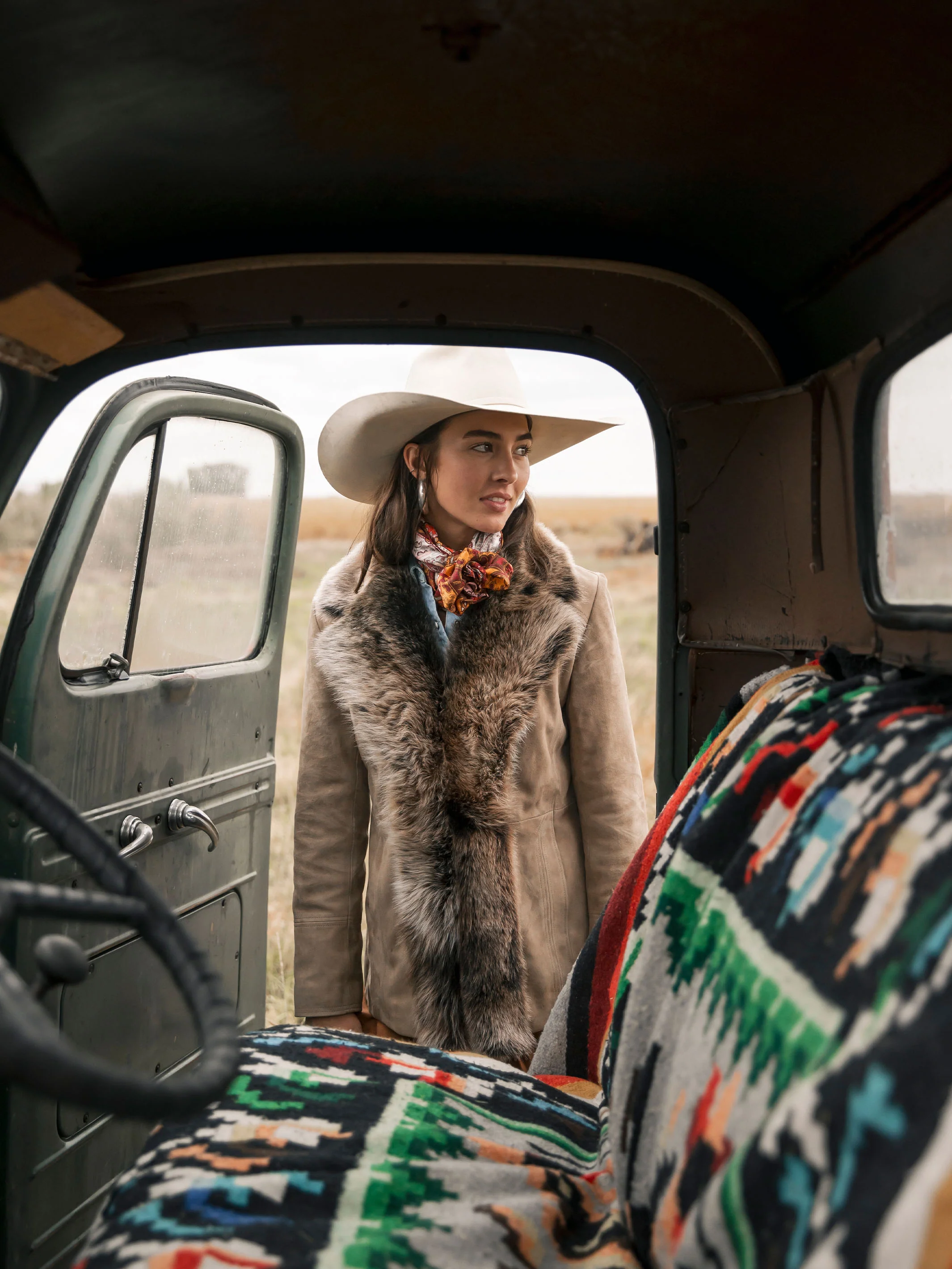 Women's Suede Coat With Toscana Shearling Collar - Image 4